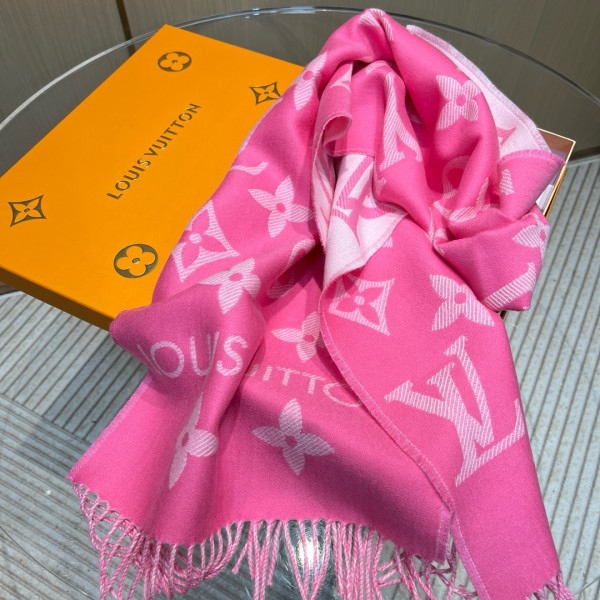 l0*is V*t0n essential  scarf