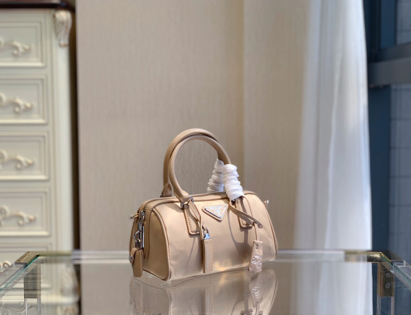 Pra*a re-edition 2005 nylon bag