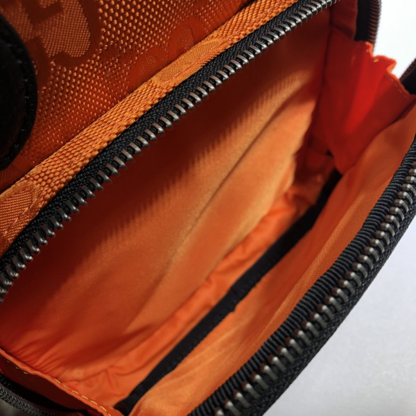 G*u*i off the grid shoulder bag