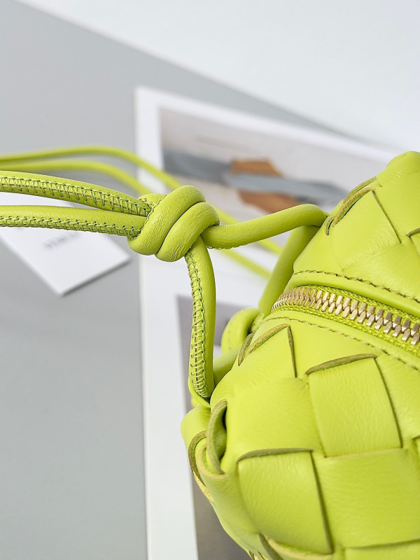 bo*te*ga Ve*ne*ta small loop camera bag