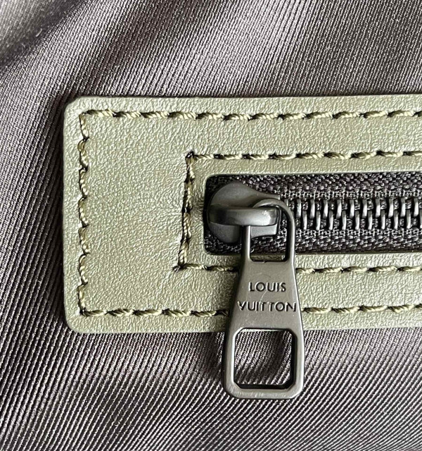 l0*is V*t0n keepall bandouliÈre 50