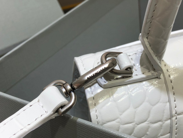 Ba*len*cia*ga hourglass