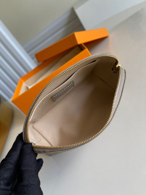 l0*is V*t0n cosmetic pouch pm-19*12*6cm