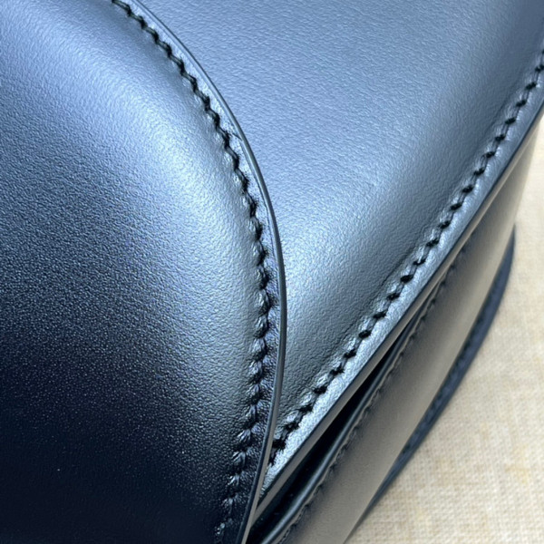 G*u*i small top handle bag with bamboo