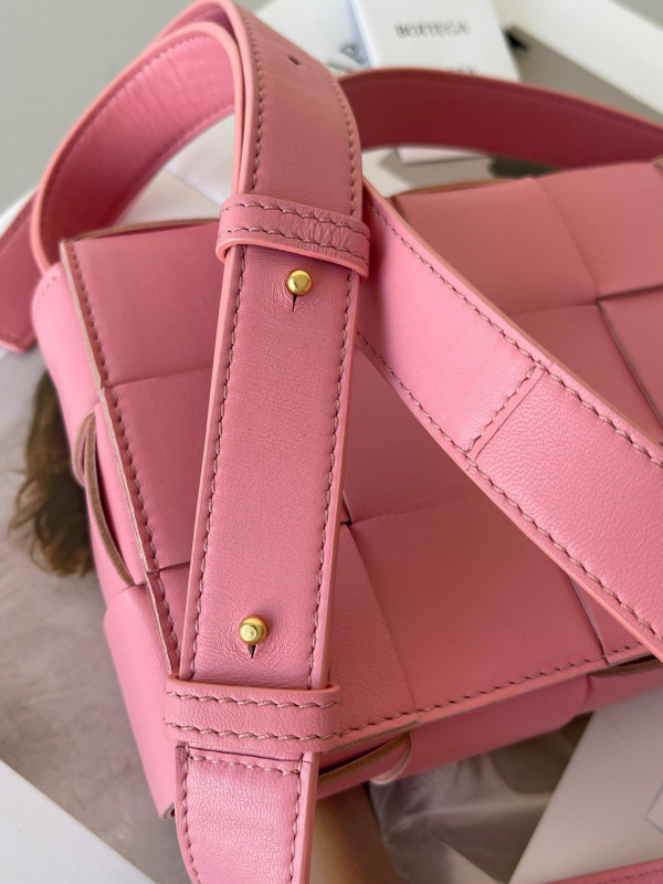 bo*te*ga Ve*ne*ta cassette