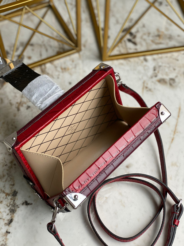 l0*is V*t0n petite malle