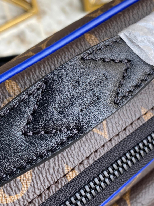 l0*is V*t0n s lock messenger