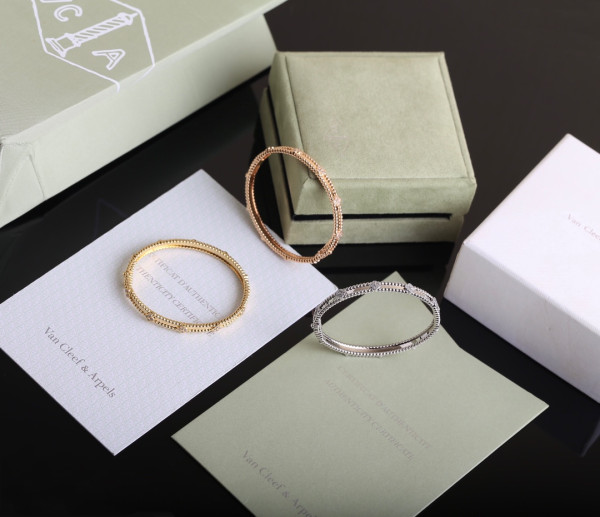 V*N CL*F & arpels  perlée bracelet