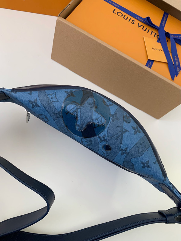 l0*is V*t0n discovery bumbag