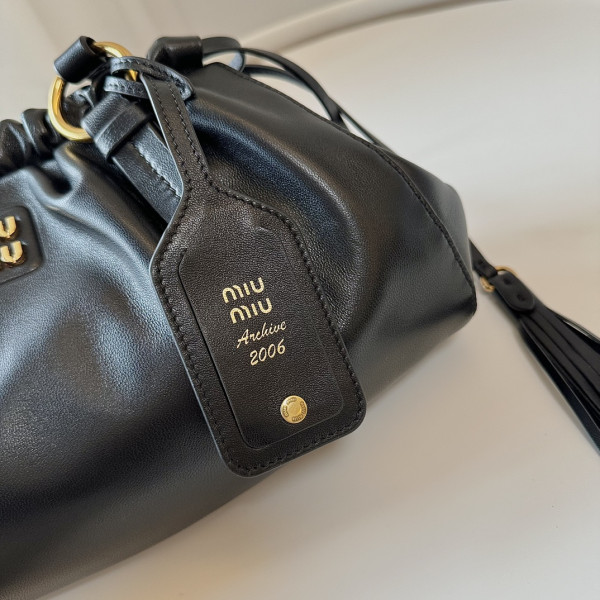 M*um*u joie nappa leather bag