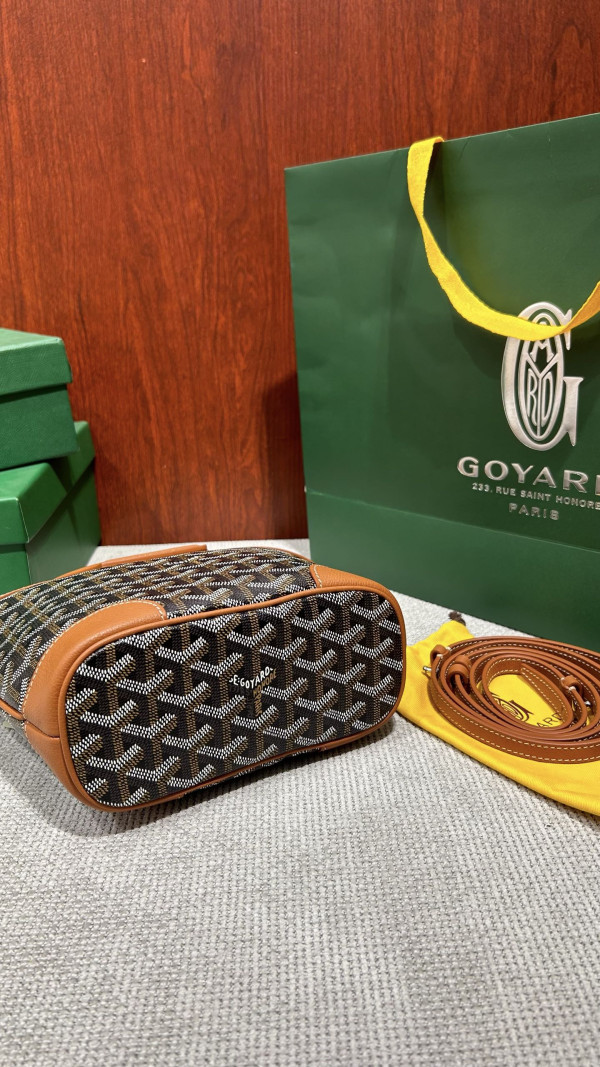 Go*ard beluga  - 23×18.5×8cm