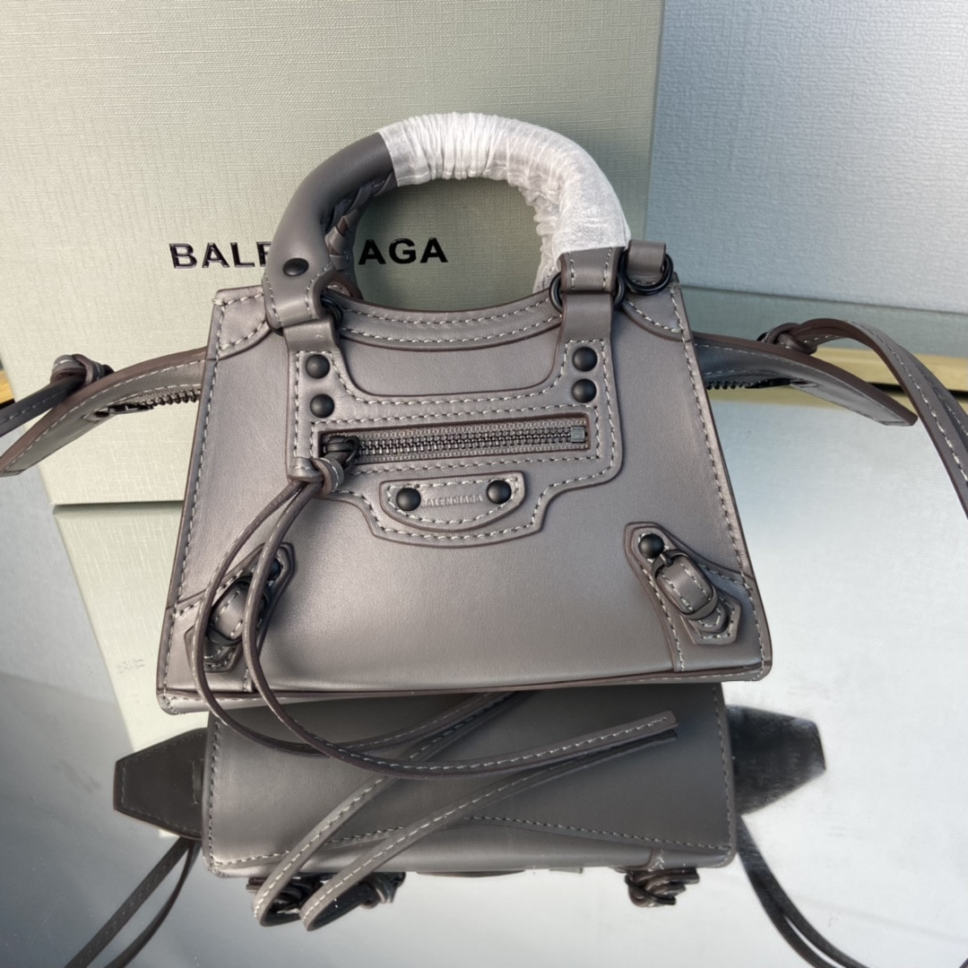 Ba*len*cia*ga neo classic nano top handle bag