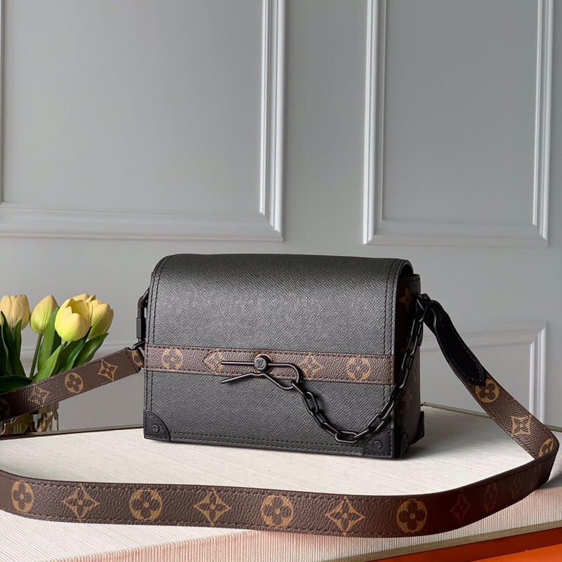 l0*is V*t0n soft trunk